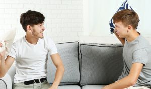 Bagaimana Menunjukkan Kasih Sayang Kepada Adik